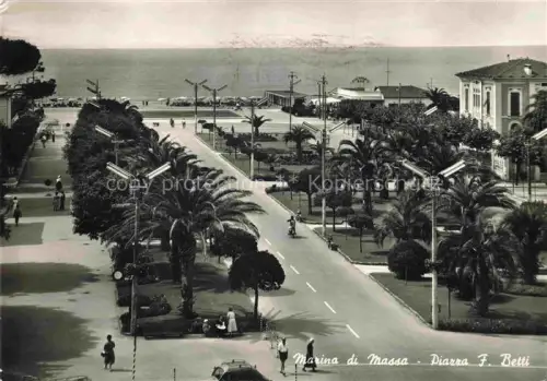 AK / Ansichtskarte Marina di Massa Carrara Toscana IT Piazza F Betti