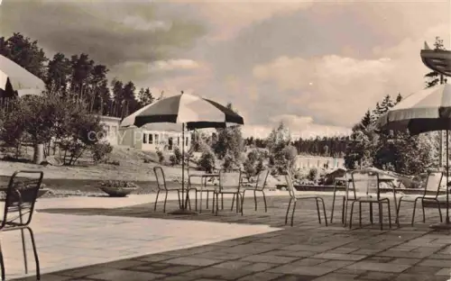 AK / Ansichtskarte Klink Waren Mueritz Mecklenburg-Vorpommern FDGB-Urlauberdorf Restaurant Terrasse