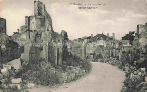 AK / Ansichtskarte VERDUN  55 Meuse La rue Chevert 