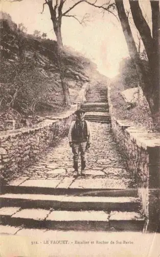 AK / Ansichtskarte Le Faouet Pontivy 56 Morbihan Escalier et Rocher de Ste Barbe