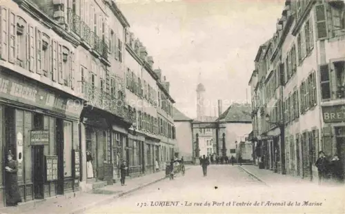 AK / Ansichtskarte LORIENT 56 Morbihan La rue du Port et l entree de l Arsenal Marine