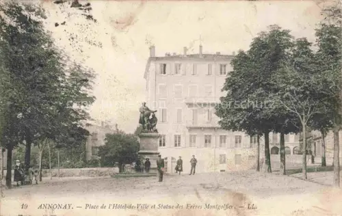 AK / Ansichtskarte Annonay Tournon 07 Ardeche Place de l'Hôtel de Ville Statue des Frères Montgolfier Correspondence militaire