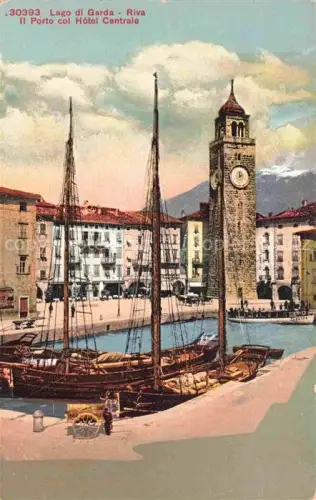 AK / Ansichtskarte Lago di Garda IT Riva Porto co Hotel Centrale Segelboote 