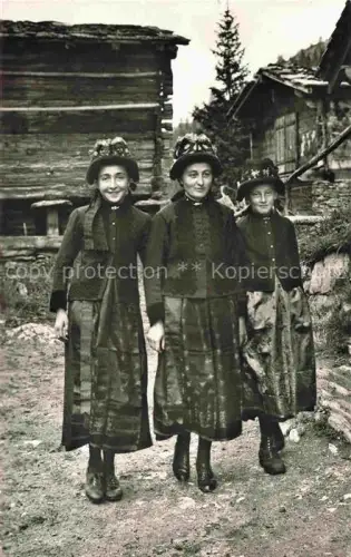 AK / Ansichtskarte Loetschental Raron VS Loetschentaler Trachten