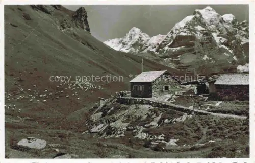 AK / Ansichtskarte Lauterbrunnen Interlaken BE Rotstockhuette Blick gegen Moench und Jungfrau Berner Alpen
