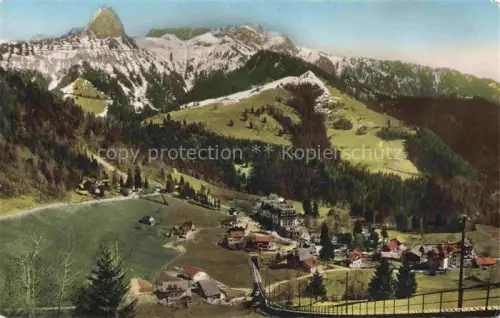 AK / Ansichtskarte Les Avants VD Vue générale avec la Dent de Jaman et les Rochers de Naye