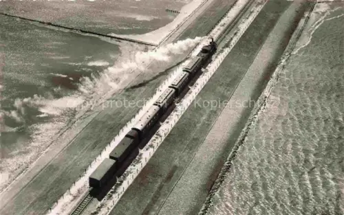 AK / Ansichtskarte SYLT Insel Schleswig-Holstein D-Zug auf dem Hindenburgdamm