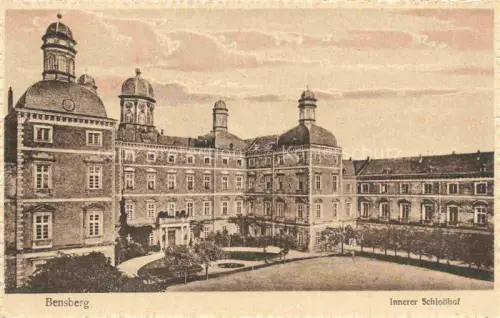 AK / Ansichtskarte Bensberg Bergisch-Gladbach NRW Innerer Schlosshof