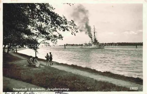 AK / Ansichtskarte Neustadt Holstein Ostsee Schleswig-Holstein Jungfernstieg Dampfer