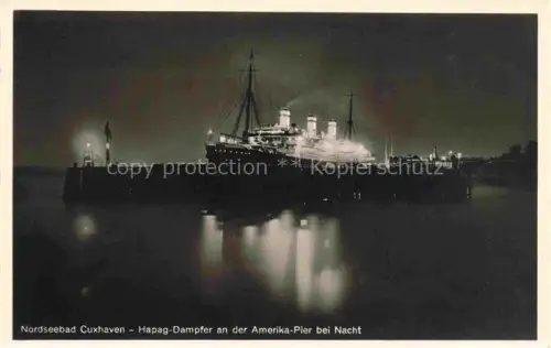 AK / Ansichtskarte CUXHAVEN Nordseebad Hapag Dampfer an der Amerika Pier bei Nacht