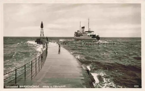 AK / Ansichtskarte WARNEMueNDE Ostseebad Rostock Mole und Faehrschiff