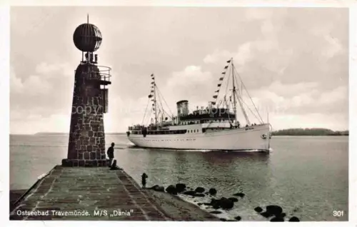 AK / Ansichtskarte TRAVEMueNDE Ostseebad Mole Leuchtturm MS Dania
