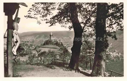 AK / Ansichtskarte Kochem Cochem Mosel Rheinland-Pfalz Wegekreuz mit Burgblick