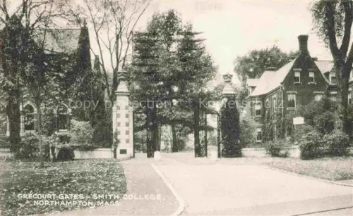 AK / Ansichtskarte Northampton Massachusetts USA Grecourt Gates Smith College