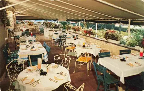 AK / Ansichtskarte Southampton Long Island New York USA Herb McCarthy's Restaurant Bowden Square
