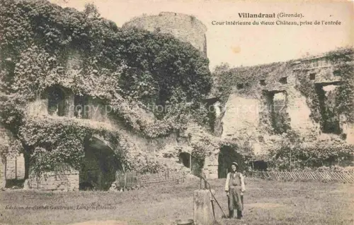 AK / Ansichtskarte Villandraut 33 Gironde Cour intérieure du vieux château