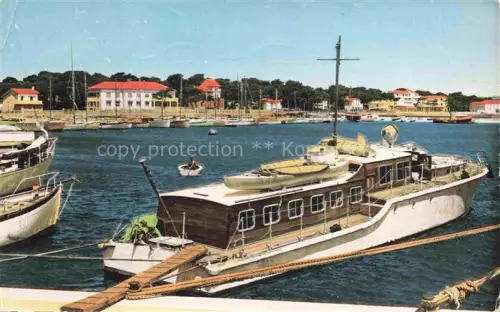 AK / Ansichtskarte HYERES-les-Palmiers HYERES-les-Salins 83 Var Le Port et les qunis
