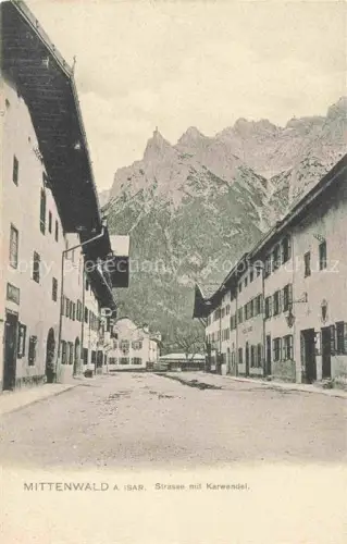 AK / Ansichtskarte Mittenwald Karwendel Tirol AT Dorfstrasse mit Karwendel