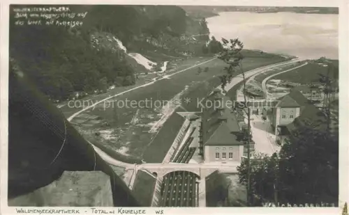 AK / Ansichtskarte Walchenseekraftwerk Walchensee Kochel See Bayern Gesamtansicht mit Kochelsee