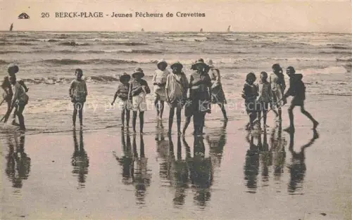 AK / Ansichtskarte BERCK-PLAGE 62 Jeunes pêcheurs de crevettes