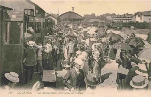 AK / Ansichtskarte LOURDES 65 Les brancardiers descendant les malades