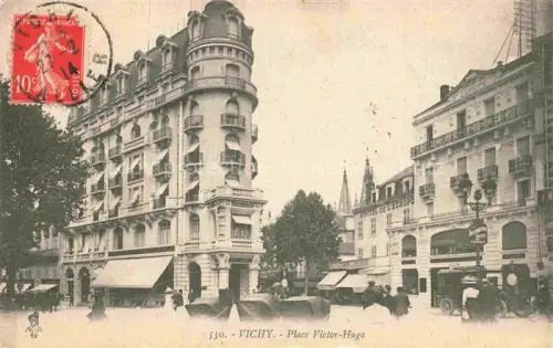 AK / Ansichtskarte VICHY 03 Allier Place Victor Hugo
