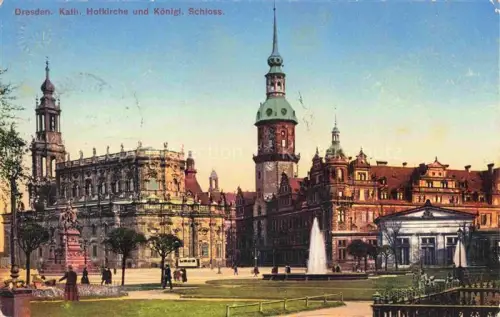 AK / Ansichtskarte DRESDEN Elbe Katholische Hofkirche und Koenigliches Schloss Feldpost