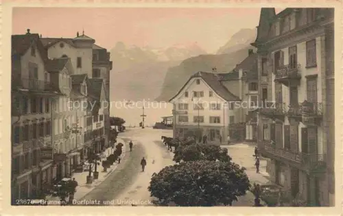 AK / Ansichtskarte Brunnen  SZ Dorfplatz Urirotstock 