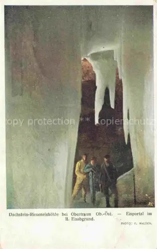 AK / Ansichtskarte Obertraun Traunviertel Oberoesterreich AT Dachstein Rieseneishoehle Eisportal im II Eisabgrund