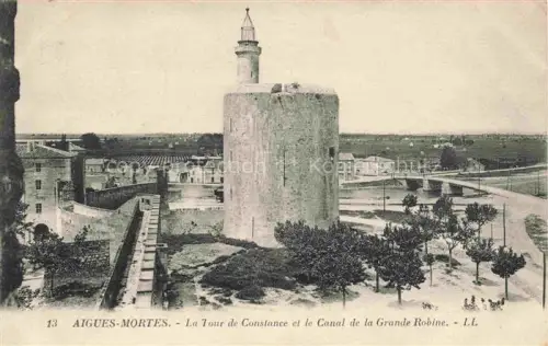 AK / Ansichtskarte Aigues-Mortes Aigues-Morte 30 Gard La Tour de Constance et le Canal de la Grande Robine