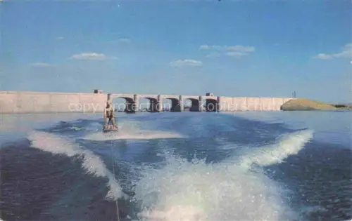 AK / Ansichtskarte Conchas Lake San Miguel New Mexico USA Surf Riding on Conchas Like Dam in the background
