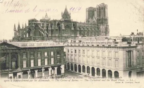 AK / Ansichtskarte REIMS 51 Marne Guerre Européenne 1914 Cathédrale et Place Royale après le bombardement par les Allemands