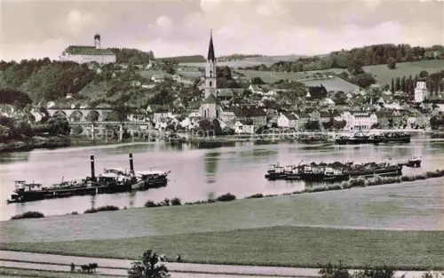 AK / Ansichtskarte Vilshofen Donau mit Blick zum Kloster Schweiklberg
