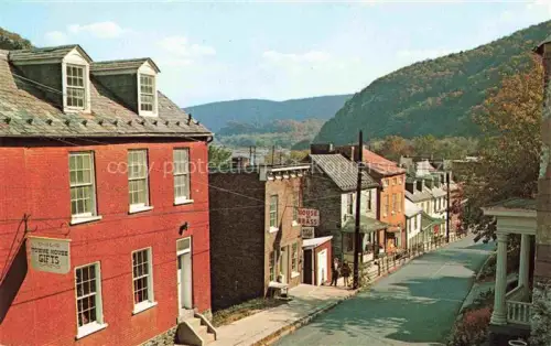 AK / Ansichtskarte Harpers Ferry West Virginia USA Looking down High Street