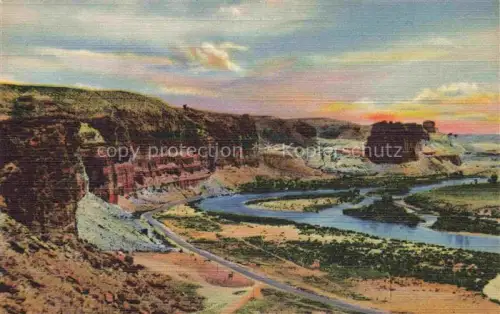 AK / Ansichtskarte Green River Wyoming USA Palisades Lindcoln Highway and Green River Toll Gate and Castle Rocks in the distance