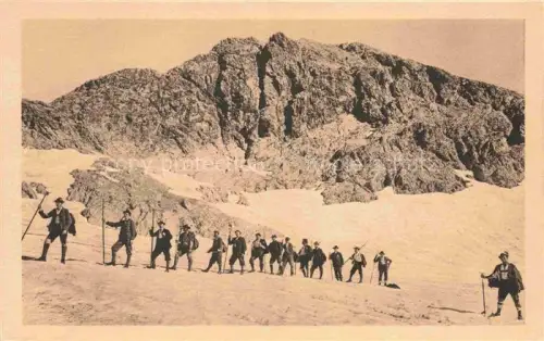 AK / Ansichtskarte Maedelegabel 2656m Oberstdorf Bayern mit Schneefeld Bergwanderung
