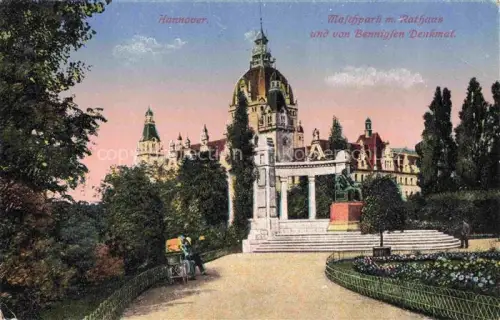 AK / Ansichtskarte HANNOVER  CITY Maschpark mit Rathaus und von Bennigsen Denkmal