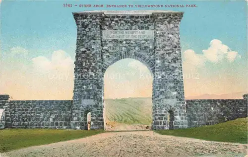 AK / Ansichtskarte Yellowstone National Park Wyoming USA Stone Arch Entrance to Yellowstone National Park