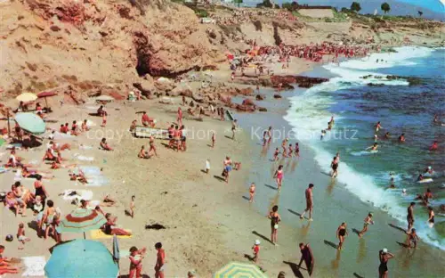 AK / Ansichtskarte Laguna Beach California USA At the beach