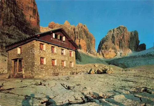 AK / Ansichtskarte Dolomiti di Brenta Madonna di Campiglio Trentino IT Rifugio Alimanta con la Vedretto degli Sfulmini C Malveno e dei Armi