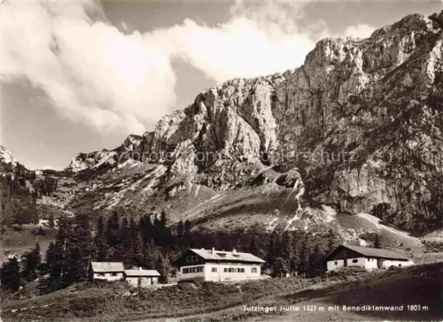 AK / Ansichtskarte Tutzinger-Huette Tutzingerhuette 1327m Benediktinerwand Bat Toelz Bayern mit Benediktenwand
