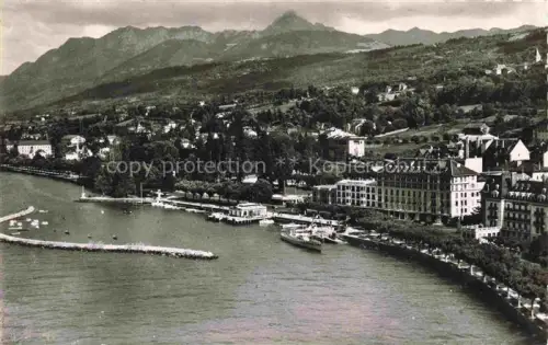 AK / Ansichtskarte Evian-les-Bains Thonon-les-Bains 74 Haute-Savoie Le port Hotel Albert Ier et les Monts du Chablais vue aérienne