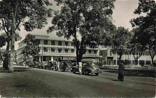 AK / Ansichtskarte Abidjan Cote d Ivoire Elfenbeinkueste Hotel du Parc vu du Jardin Public