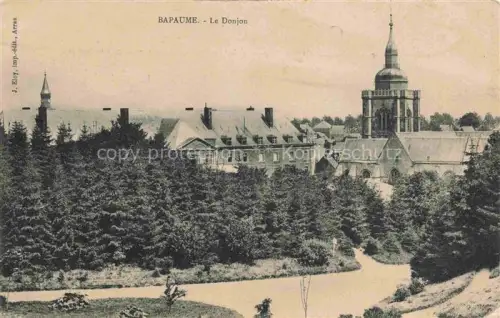 AK / Ansichtskarte Bapaume Bapaune ARRAS 62 Oise Pas-de-Calais Vue d'ensemble et le Donjon