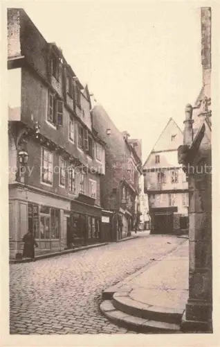 AK / Ansichtskarte VANNES 56 Morbihan Une rue au centre