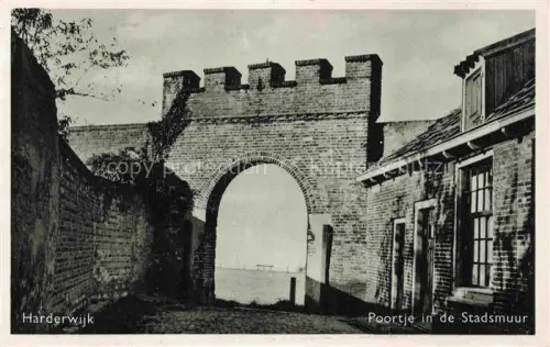 AK / Ansichtskarte HARDERWIJK Gelderland NL Poortje in de Stadsmuur