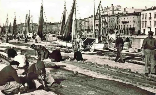 AK / Ansichtskarte SETE Cette Montpellier 34 Herault Pecheurs ravaudant leurs filets