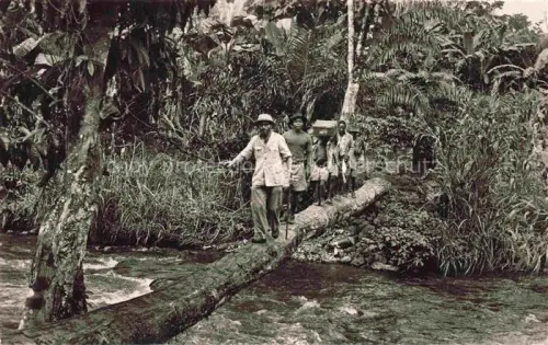 AK / Ansichtskarte Cameroun Kamerun Les Pretres du Sacre Coeur Le Pere en tournee