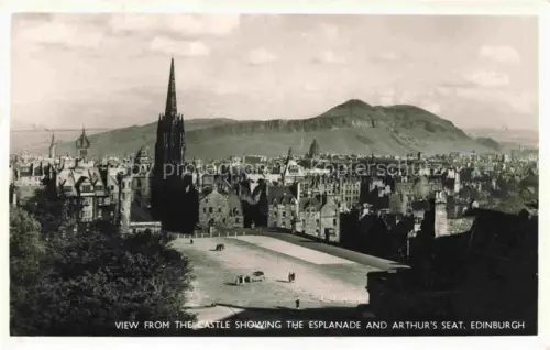 AK / Ansichtskarte EDINBURGH  SCOTLAND UK Castle Showing Esplande Arthurs seat