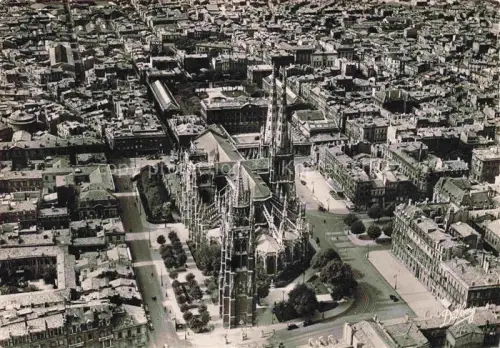 AK / Ansichtskarte BORDEAUX 33 Gironde Vue aerienne La Cathedrale et l'Hotel de Ville